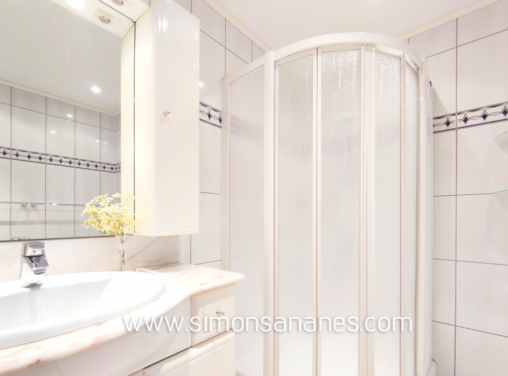 Top Apartment mit Meerblick. Badezimmer